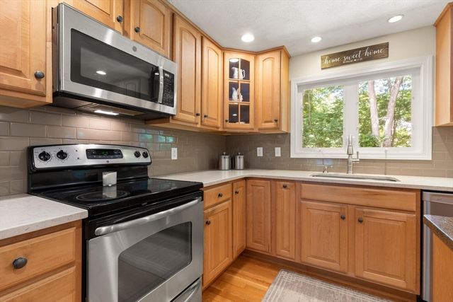 4 Quail Run Rd, Norfolk, MA 02056