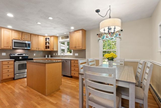 4 Quail Run Rd, Norfolk, MA 02056