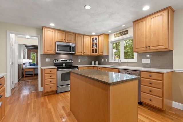 4 Quail Run Rd, Norfolk, MA 02056