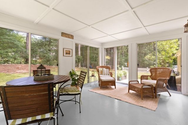 4 Quail Run Rd, Norfolk, MA 02056