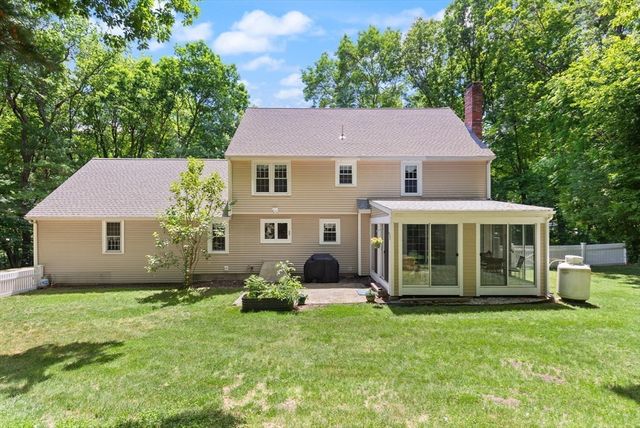 4 Quail Run Rd, Norfolk, MA 02056