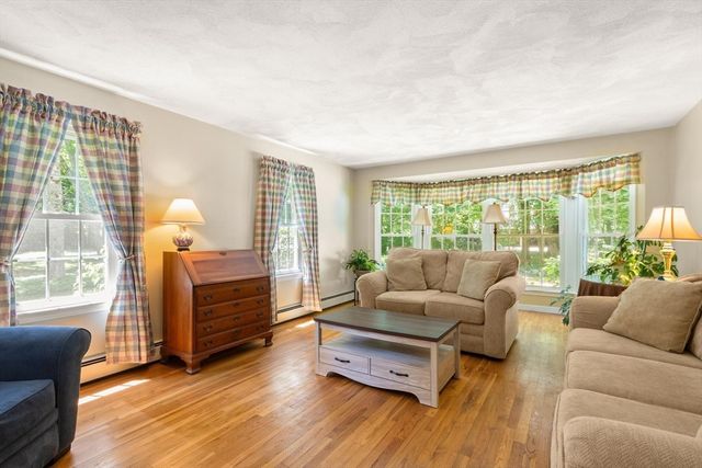 4 Quail Run Rd, Norfolk, MA 02056