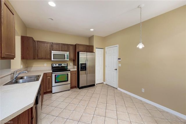 9745 Roundstone CIR, Fort Myers, FL 33967