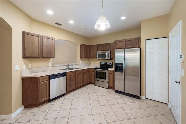 9745 Roundstone CIR, Fort Myers, FL 33967