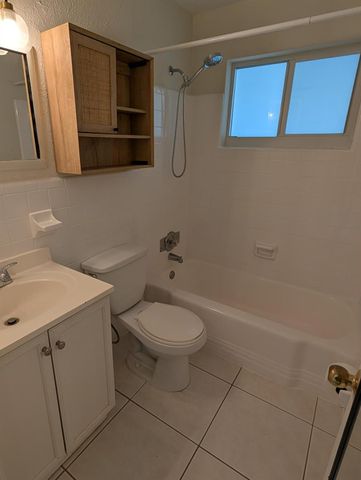 816 NE 4th St 1, Fort Lauderdale, FL 33301