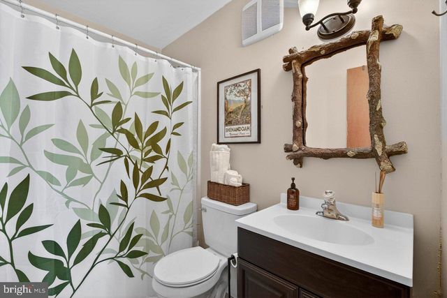 137 SANDSTONE LN, New Market, VA 22844