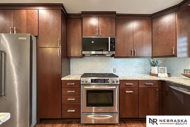 1222 N 101 Circle, Omaha, NE 68114