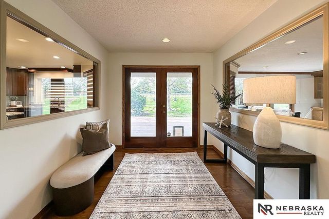 1222 N 101 Circle, Omaha, NE 68114