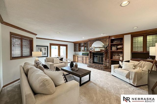 1222 N 101 Circle, Omaha, NE 68114