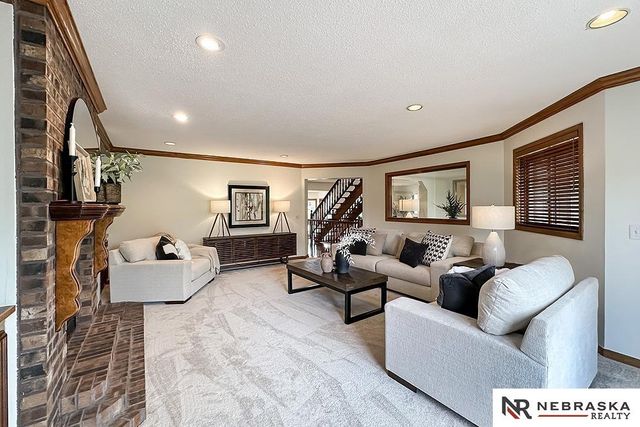 1222 N 101 Circle, Omaha, NE 68114