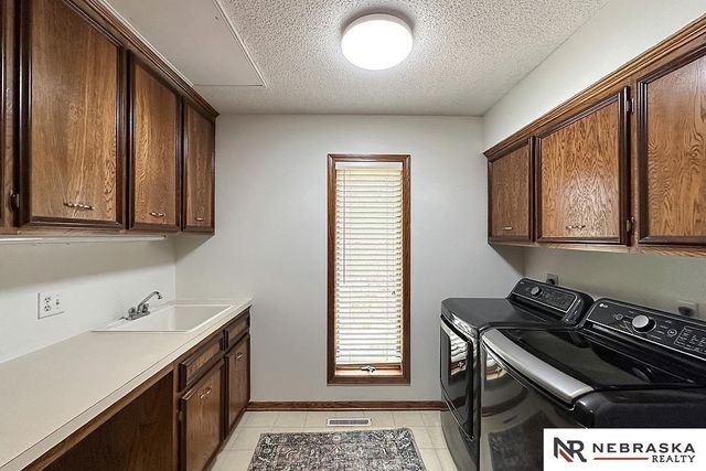 1222 N 101 Circle, Omaha, NE 68114
