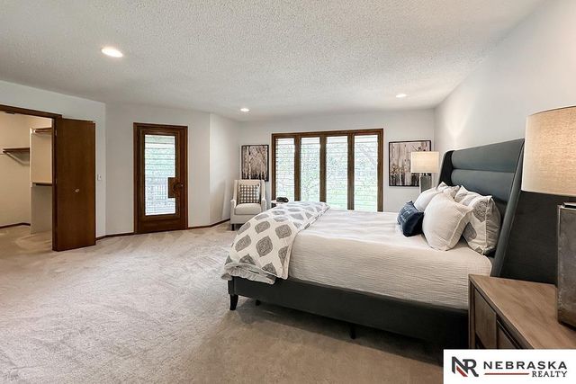 1222 N 101 Circle, Omaha, NE 68114