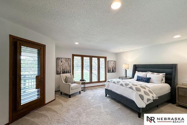 1222 N 101 Circle, Omaha, NE 68114