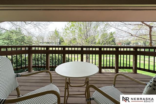 1222 N 101 Circle, Omaha, NE 68114