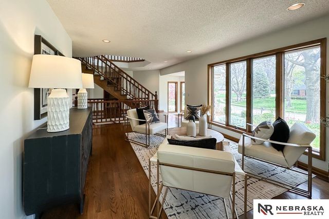 1222 N 101 Circle, Omaha, NE 68114