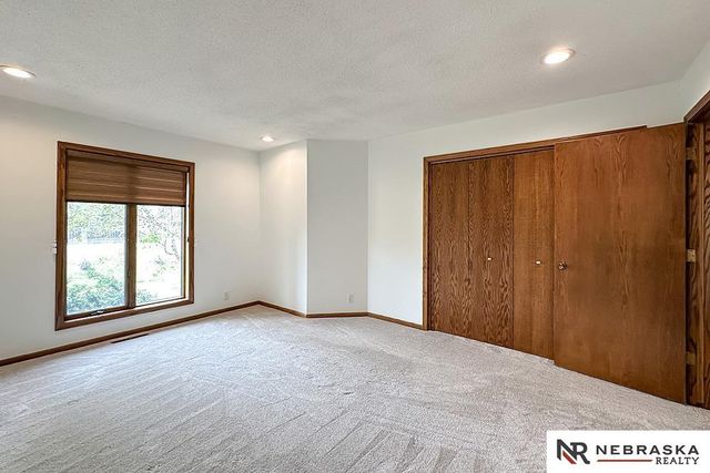 1222 N 101 Circle, Omaha, NE 68114