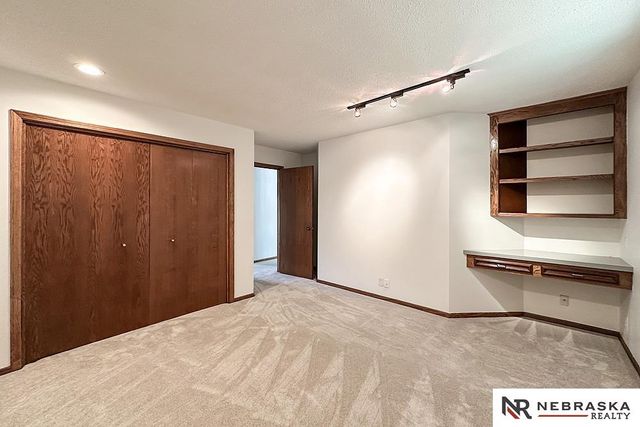 1222 N 101 Circle, Omaha, NE 68114