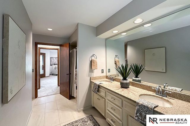 1222 N 101 Circle, Omaha, NE 68114