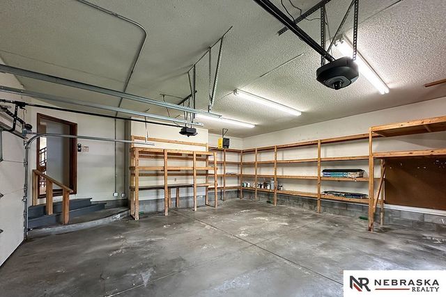 1222 N 101 Circle, Omaha, NE 68114