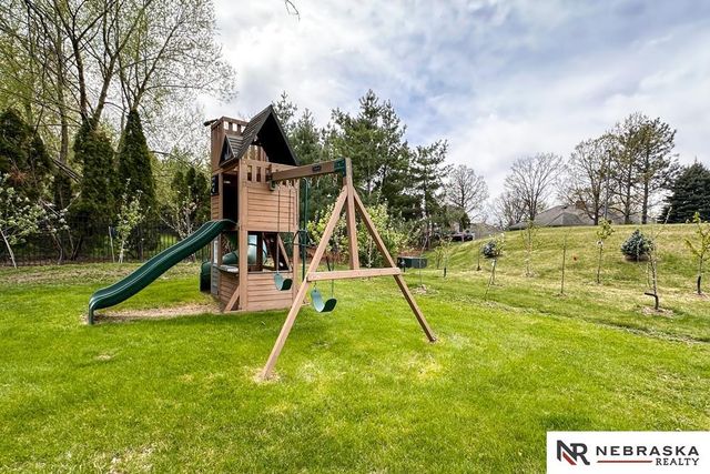 1222 N 101 Circle, Omaha, NE 68114