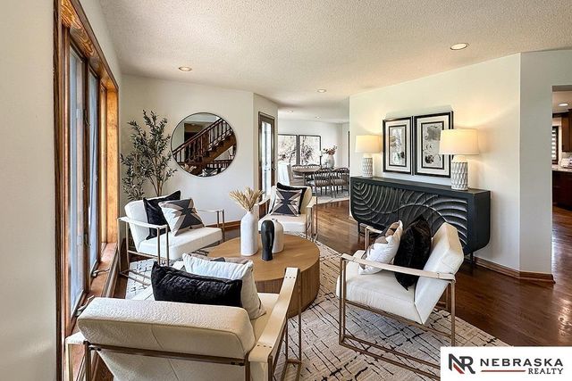 1222 N 101 Circle, Omaha, NE 68114