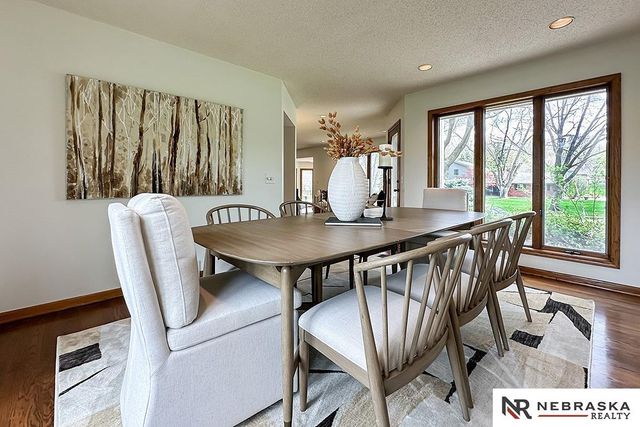 1222 N 101 Circle, Omaha, NE 68114