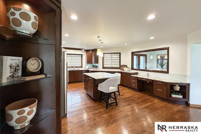 1222 N 101 Circle, Omaha, NE 68114