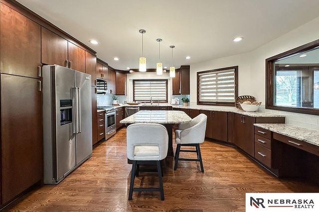 1222 N 101 Circle, Omaha, NE 68114