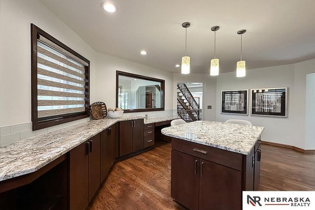 1222 N 101 Circle, Omaha, NE 68114