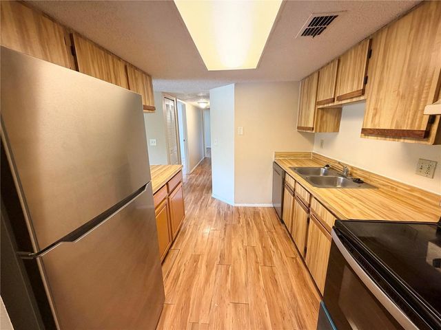 129 CAMPHOR CIRCLE F, Oldsmar, FL 34677