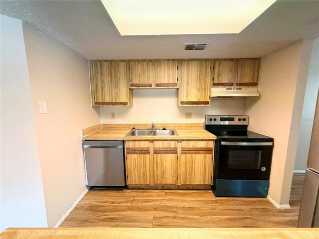 129 CAMPHOR CIRCLE F, Oldsmar, FL 34677