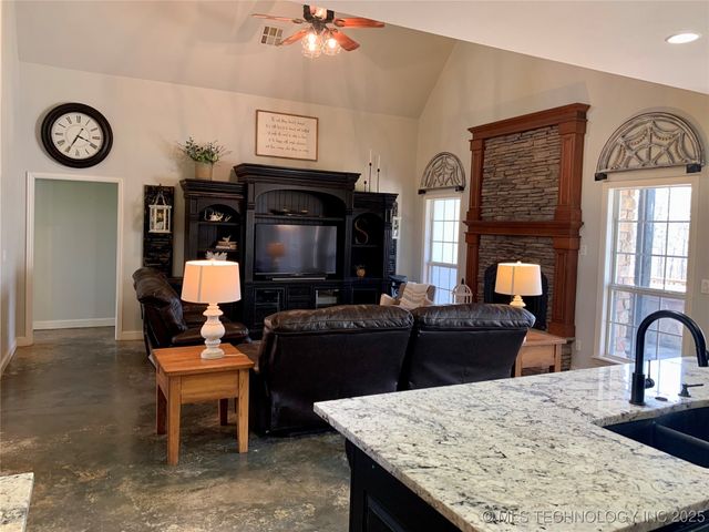7373 N 485 Road, Hulbert, OK 74441