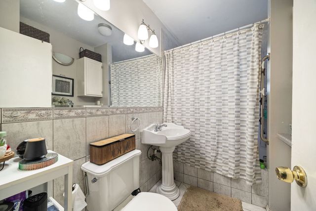 2655 N Marmora Avenue, Chicago, IL 60639