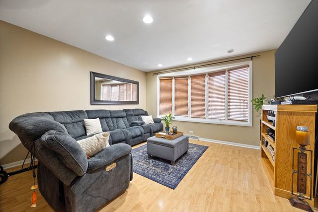 2655 N Marmora Avenue, Chicago, IL 60639