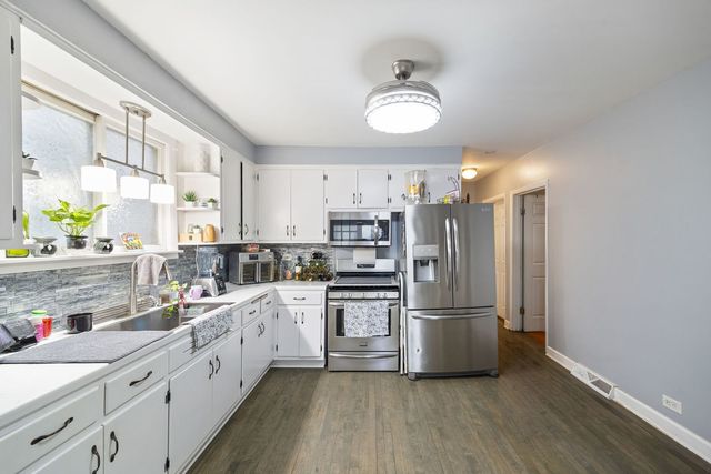 2655 N Marmora Avenue, Chicago, IL 60639