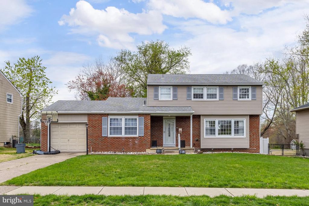 82 BELLS LAKE DR, TURNERSVILLE, NJ 08012 — exterior