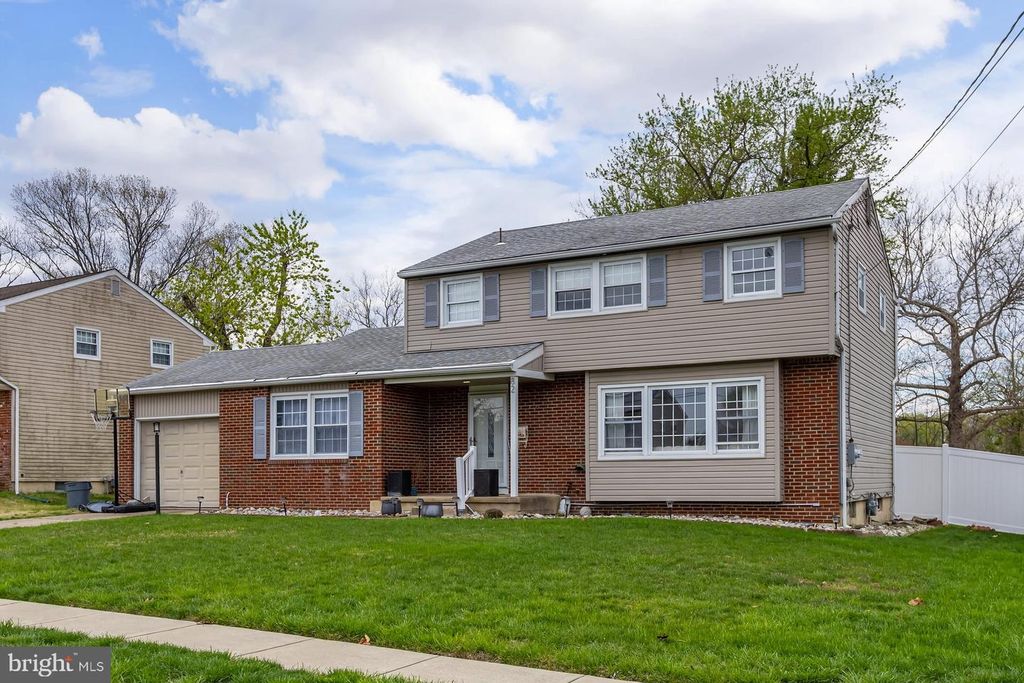 82 BELLS LAKE DR, TURNERSVILLE, NJ 08012 — photo 2