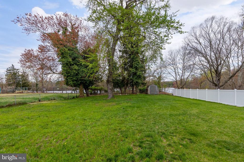 82 BELLS LAKE DR, TURNERSVILLE, NJ 08012 — photo 4