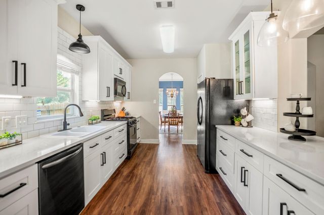 942 Oak Glen Drive, Conroe, TX 77378