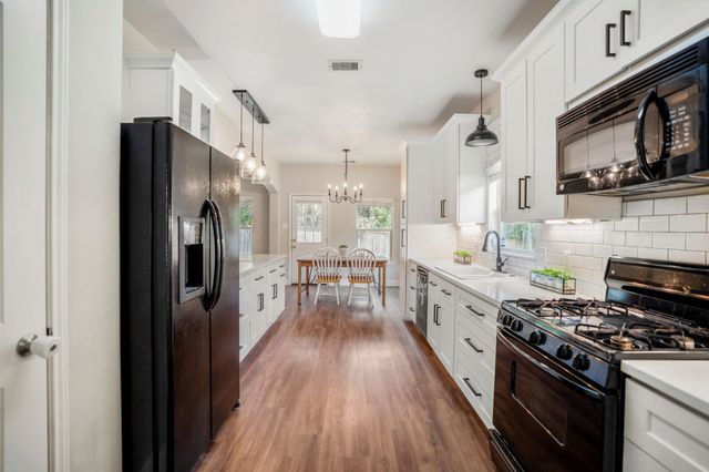 942 Oak Glen Drive, Conroe, TX 77378