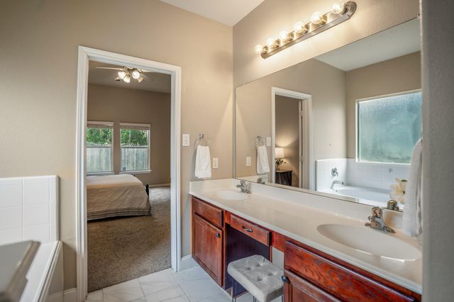 942 Oak Glen Drive, Conroe, TX 77378