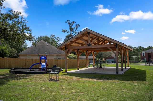 942 Oak Glen Drive, Conroe, TX 77378
