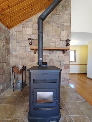 8155 S Us 421, San Pierre, IN 46374