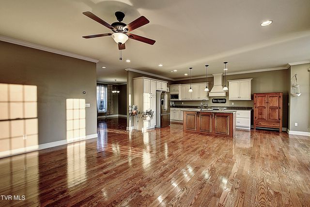 2325 Colonial View Road, Kingsport, TN 37663