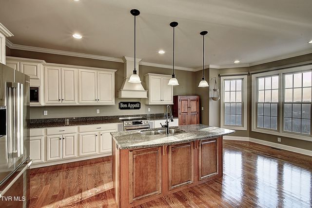 2325 Colonial View Road, Kingsport, TN 37663