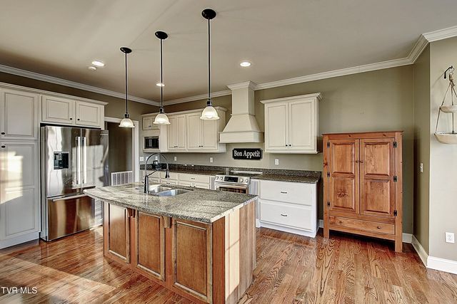 2325 Colonial View Road, Kingsport, TN 37663