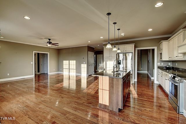 2325 Colonial View Road, Kingsport, TN 37663