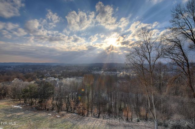 2325 Colonial View Road, Kingsport, TN 37663