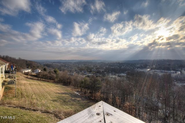 2325 Colonial View Road, Kingsport, TN 37663