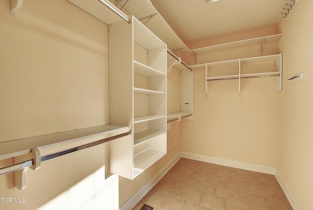 2325 Colonial View Road, Kingsport, TN 37663